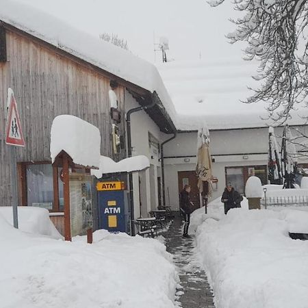 Pension A Restaurace U Sousedu Стражни Екстериор снимка