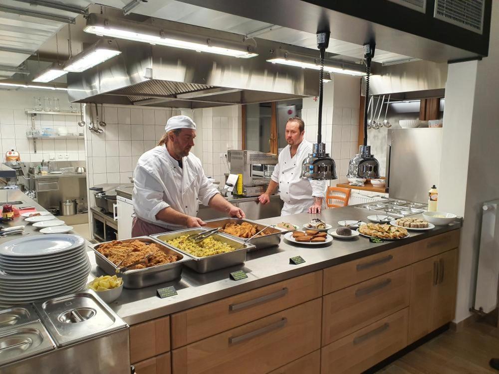 Pension A Restaurace U Sousedu Стражни Екстериор снимка