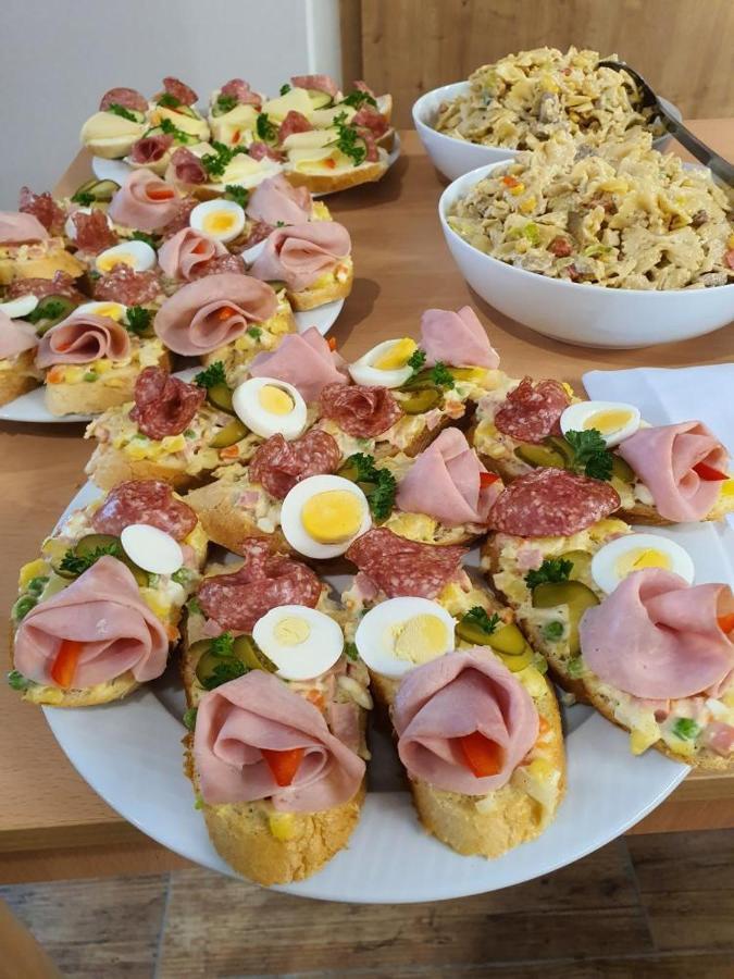 Pension A Restaurace U Sousedu Стражни Екстериор снимка